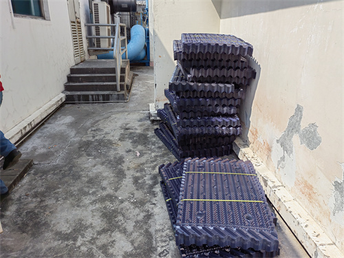 如何調節冷卻塔的損失冷卻水量和溫度